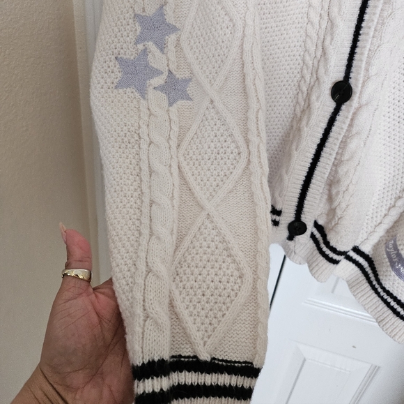 Taylor Swift Women's Inspired Cream Star Oversize Cable Knit Cardigan Size XL. - Picture 6 of 11